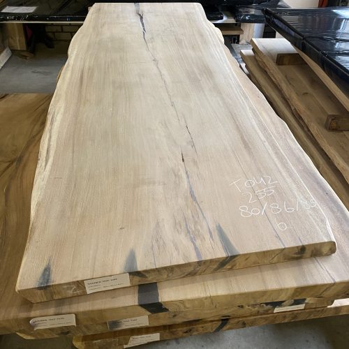 255x88/86/85x6cm | T042
